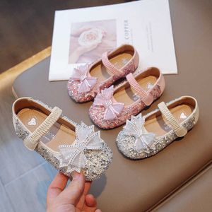 Sneakers 2023 Autumn New Little Girl Bow Princess Single Shoes Sweet Crystal Soft Sole Western Style for Girls H240513