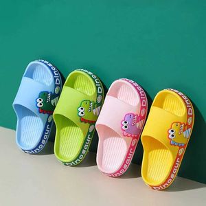 Sandalen Childrens Slide Dinosaurier Flip weicher Sohle -Cartoon -Rutschen Frauen und Herren Badezimmer Sandalen Eva Non Slip Childrens Schuhesl240510