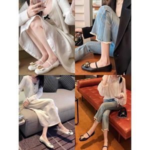 Elbise Ayakkabı Lady Ucuz Tasarımcı Yumuşak Lüks Orijinal Düz Bale Daireleri Saç Pildo Tip Tip Deri Siyah Beyaz Bej Kadınlar Slip-Ons 48 39 3 L2405