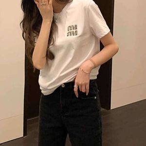 夏のコットンショートスリーブTシャツ女性スウェットシャツレターダイヤモンド刺繍クルーネックTシャツMIUデザイナーレディースプルオーバーシャ​​ツRBUU DOKM F1VU