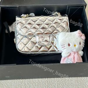 New Arrivals 24c Chain Bag Designer Luxury Handbag Women Shoulder Bag Bright Lacquer Leather Material Classic Diamond Pattern Quilted Bag Hanging accessories