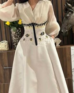 Runway Dresses Ballroom Elegant Dress Saudi Arabia V-ringning A-Line Floor Sweeping Satin Anpassad tillfälle Dress Evening Dress 2024