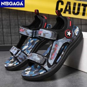 Sandalen Sommer Strand Wasser Kinder Sandalen Modes Schuhe 5-16 Jahre alte Jungen Anti Slip Outdoor Sohle Schattenleder Sandalen SL240510