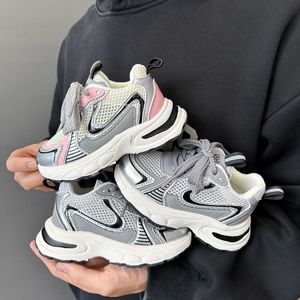 Sneakers Girls Shoes 2024 Spring/Summer New Childrens Soft Sole Lightweight Dad Boys Mesh Breathable Sports H240513