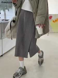 Spódnice spódnice w połowie kalfy kobiety Temperament Side-Slit Coszy Solidne Zaawansowane Wiadomości Estetyczne damy Slim Knitted Jump Korean Style Y240513