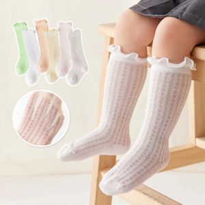 Calzini per bambini calze per bambini archi per bambini a metà tubi calze alte calze per bambini calze per bambini stockdssl2405