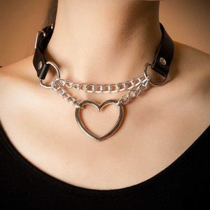 Chokers uyee gótico colar de coração preto Chain PU Colar Colar Colar Womens Colar Punk Pingente Jóias Acessórios para Partido Presente D240514