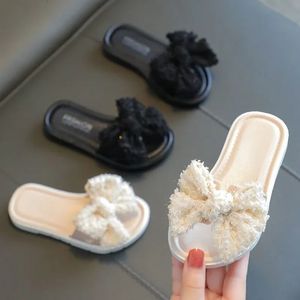 Лук твердый малыш для девочек Slippers Summer Pvc не скользящие пляжные туфли для детей Удобные квартиры на открытом воздухе детские тапочки 240513