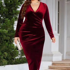 Casual Dresses Women's Winter Fashion Long-Sleeved Tight-passande höftklänningskjol V-Neck elegant sammet kvinnor parti