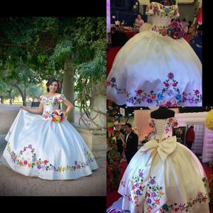 White Satin Embroidered Quinceanera Dresses Mexican Theme Vestidos De Novia Off The Shoulder Bow Corset Back Sweet 15 Dress Prom Ball G 272H