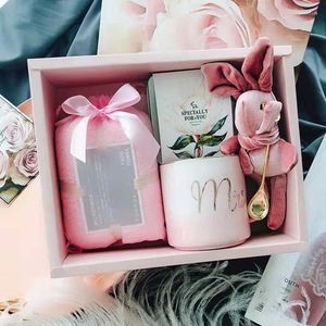 Favor de festas 1set Return Gifts for Wedding Irmãs Brothers Candy Box Bolsa de presente presente rosa cinza verde conjunto Doll Face Tower Cup