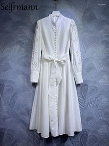 الفساتين غير الرسمية Seifrmann جودة عالية الصيف النساء الموضة مدرج أبيض فستان طويل الفانوس حزام القوس الحزام واحد الصدر جوفاء