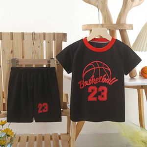 Kläder sätter nya sommarbarn Vest Set Boys Football Uniform Childrens Kläder Set Girls Sleeveless Short Sleeved T-shirt+Pants D240514