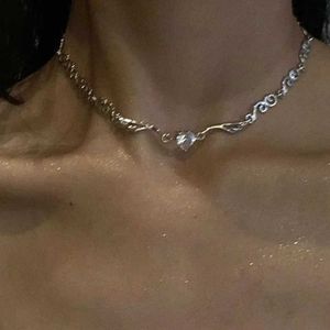 Chokers Silver Irregular Necklace Womens Love Heart Crystal Clavik Chain Necklace Fashion Jewelry Accessories Gift d240514