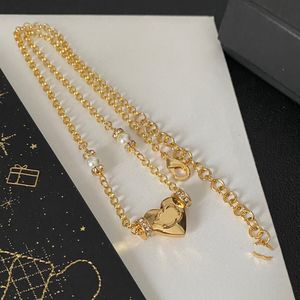 Heart Diamond Pendants Designer Halsband Choker Högklass Copper Halsband Märkebokstav Pendant Män kvinnor Pearl Necklace Chain Wedding Jewelry Gift