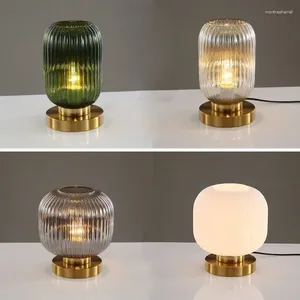 Lampy stołowe Nowoczesne minimalistyczne retro szklane szklane sypialnia Lampa nocna Lamper Top Dekoracyjne studia salonu światło