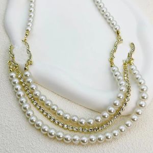 Lyx retro varumärkesdesigner halsband kristall pärla bokstav choker hänge halsband hög kvalitet tröja kedja smycken tillbehör 20stil
