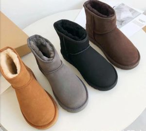 2024 women short snow boots keep warm boot Sheepskin Cowskin Genuine Leather Plush boots with dustbag card Beautiful Christmas gifts