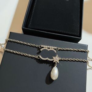 Collana di lusso 18K a placcata dorata realizzata con materiali in ottone Nuovi piccoli gioielli collana a ciondolo a ciondolo Collana di alta qualità da ragazza di alta qualità con festa di compleanno in scatola