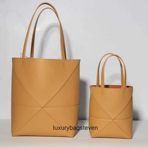 Loeiwe high end designer puzle väskor för kvinnor modekohude fold deformerad geometrisk hinkväska med stor kapacitet enkel axel tygväska kreativ mångsidig