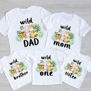 Familienübereinstimmende Outfits Zoo Tier Geburtstag T -Shirt Wild One Family Matching Kleidung Kids Boy Shirt Party Mädchen T -Shirt Kinder Outfit Custom Name T240513