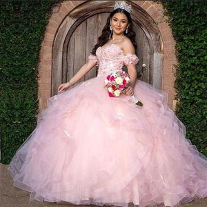 Blush rosa bollklänning pärlstav promenad klänningar från axelhalsen applicerad formell klänning 3D Appliced ​​Sweep Train Tulle Quinceanera Dress B 260C