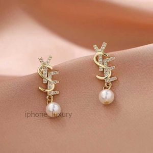 Stud Fashion Stud Kolczyki Kobieta marka luksus 18K Gold PlATED PROJEKTACJA PEARL Crystal litera biżuteria Kobiety Akcesoria weselne Prezenty