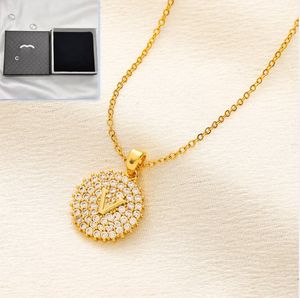 Luxury 18 Gold Plated 925 Silver Plated Necklace Brand Designer Round Pendant Necklace High Quality Diamond Inlaid Charming Girl Necklace With Box Boutique Gifts