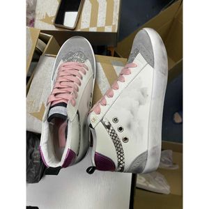 2024 Scarpe di design Golden Mid Star Casual Sneakers Lace-Up Sneakers Italia Metallica in pelle in pelle in pelle in pelle in cambio in pelle in pelle in cambio in pelle in pelle in cambio Sneaker di design sporco old sporco 48