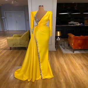 Vestidos de baile formal de sereia amarela Mangas compridas cristais brilhantes com miçangas v vestidos de festa de noite de pescoço 275z