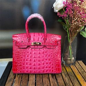 Moda Platinum 2024 Bolsa de designer versátil Trendy Top Camada de Chapão Crocodilo Backbone Padrão Portátil Big F9bp