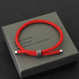 Charmarmband Lucky Red Thread Armband med rostfritt stålringar unisex Viking Braslet Jewelry Pirate Nautical Rope Braclet Leisure Pulseira Y240510