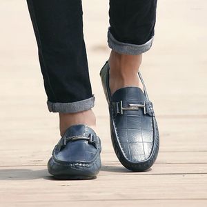 Sapatos casuais Men mocassim macio ao ar livre de alta qualidade Fios costurados à mão Drivante plana Drivante azul Feijão dobrável