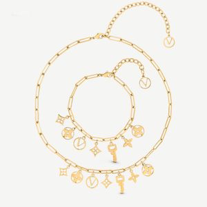Klassiska designer smycken SE för kvinnor Small Flower Key Charms Armele och halsband Sainless Seel Plaed Gold Mens pärlkedja Halsband Pary Daily Daily