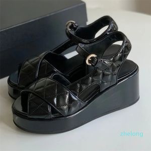 2024 최신 및 다양한 스타일 개인화 된 패션 두꺼운 단독 방수 신발