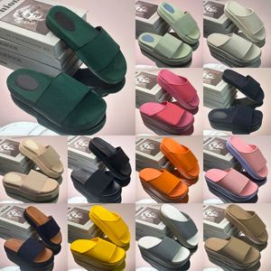 Designer Sandaler tofflor Summer Men Women Shoes Shaped Multicolor Luxury Slides Gjuten fotbädd i svart tonalgummisula med präglad