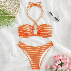 Swimwear femminile 2024 Summer New Womens Swimwear Sexy Scialle spalla Bikini Bikini da bagno a due pezzi Stampa di moda con colletto sospeso Bikini High Waist Bikini J240510