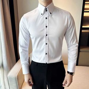 남자의 드레스 셔츠 남자 한국 슬림 롱 슬브 셔츠 패션 캐주얼 성격 높은 목 단색 셔츠 남성 사업 사회 공식 셔츠 Y240514