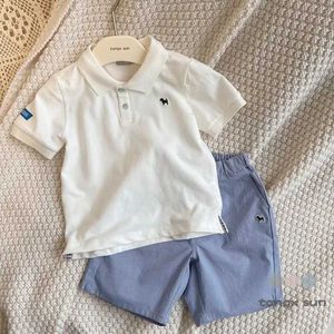衣料品セット2023夏の韓国の子供たちコットン短袖Tシャツ男の子と女の子ルースポロシャツD240514