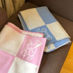 Designer Blankets New Baby Suitable for 3-6 years old 130/100cm Luxury Letter H Horse Cashmere Soft Pony Pattern Wool Blanket Decorative Knitted Blankets