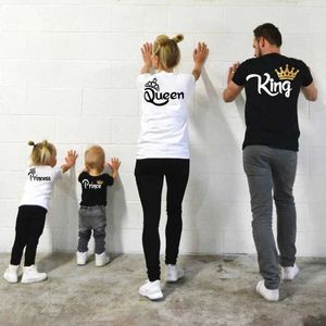 Family Matching Outfits Family Matching Clothes Mother Father Daughter Son Kid Tshirt Family KING QUEEN Letter Printing Clothes Mommy and Me Top T240513