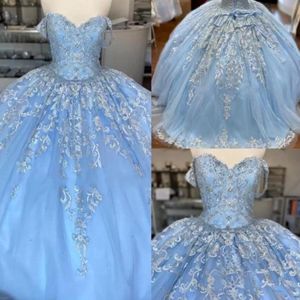2022 Baby Blue Lace Tulle Sweet 16 Dresses Off the Shoulder Floral Applique Tulle pärlor Corset Back Vestidos de Quinceanera bollklänningar 272W