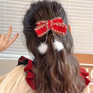 Hårtillbehör 2st Red Bow Tassel Hair Clip for Girls Sweet Plaid Bowknot Plush Hairpin Kids New Year Headwear Barn Hårtillbehör