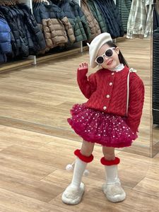 Kläderuppsättningar 2024 Kids Girls Clothes Red Woolen Cardigan tröja och stjärna Gold Plated Princess Tutu kjolutrustning