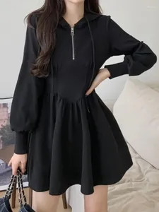 Sıradan Elbiseler 2024 Sonbahar Kore tarzı fermuar gevşek kapüşonlu elbise harajuku 90s siyah kadınlar kpop sargı sundress uzun kollu mini kısa