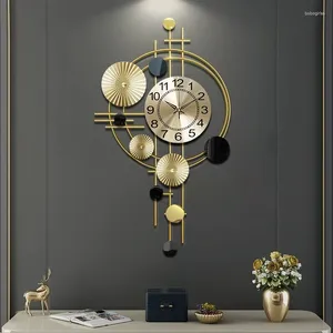 Настенные часы часы скандинавские минималистские металлические висящие украшения гостиной 78x45 см. Модное украшение листьев на