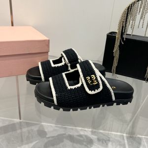 2024 Top 10a Frauen Leder Pantoffeln Cowhide-Schäfer Mule Sandalen rutschen auf Metall Stiletto Heeled Open Toil Shoes Luxusdesigner hochhackiger Abend Schuhfabrik Fußwe