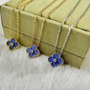 Love Clover Designer Charm Подвесные ожерелья для женщин светло -фиолетовый каменный бриллиант гот -сестра сестра кит Moissanite Chain95 PBT6