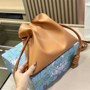 Дизайнер горячей шнурки на сумочках роскошные дизайнерские сумки высококачественные женские сумки кожаный плечо пакеты 230921