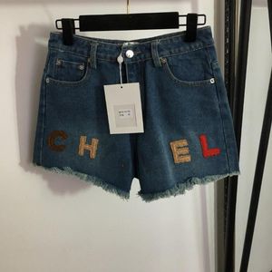 Kvinnors shorts kvinnors vår/sommarsäsong märkesdesigner broderade bokstäver av hög kvalitet mode plysch kant denim byxor lämplig för